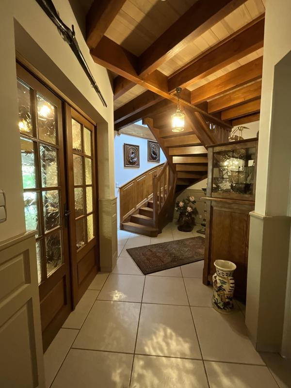 Maison - 238 m² - 5 pièces