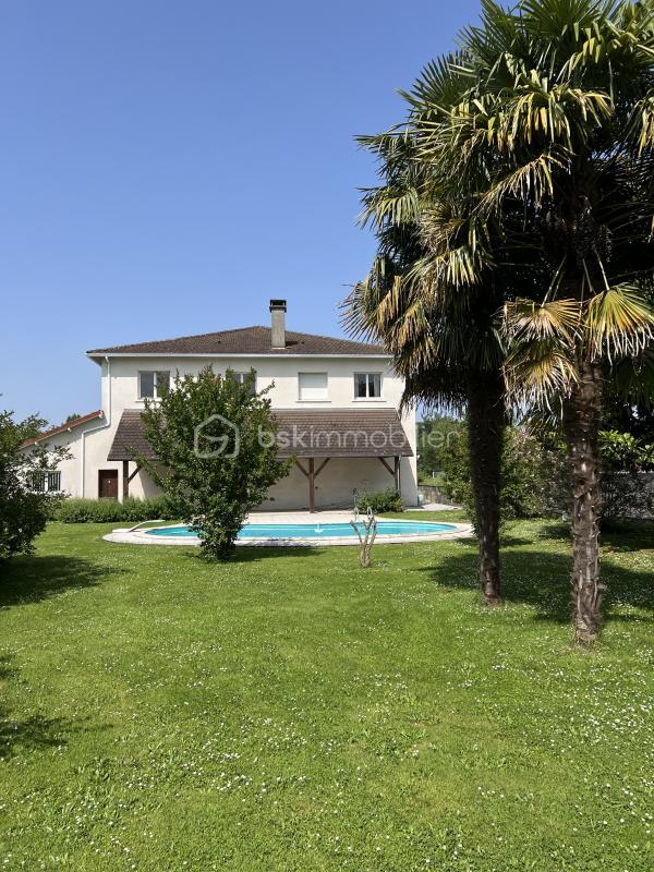 Maison - 282 m² - 9 pièces