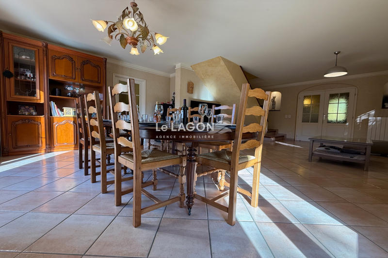 Maison - 295 m² - 9 pièces