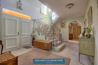 Maison - 300 m² - 10 pièces