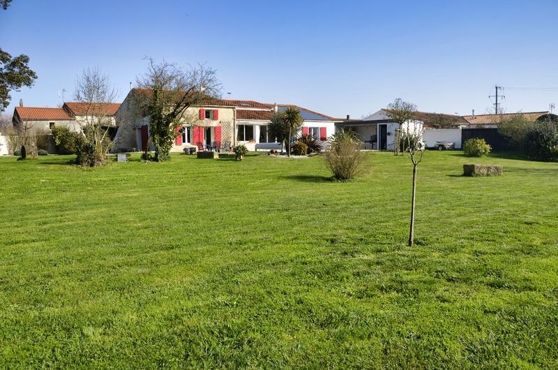 Maison - 236 m² - 8 pièces