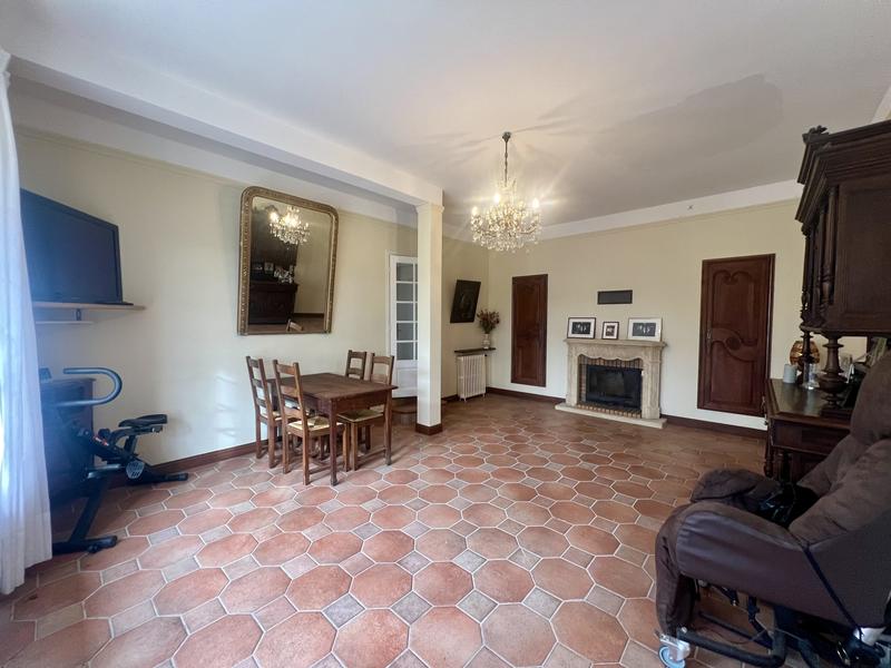 Maison - 286 m² - 10 pièces