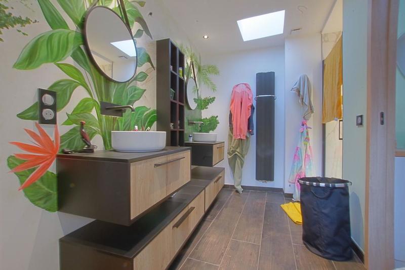 Maison - 230 m² - 6 pièces