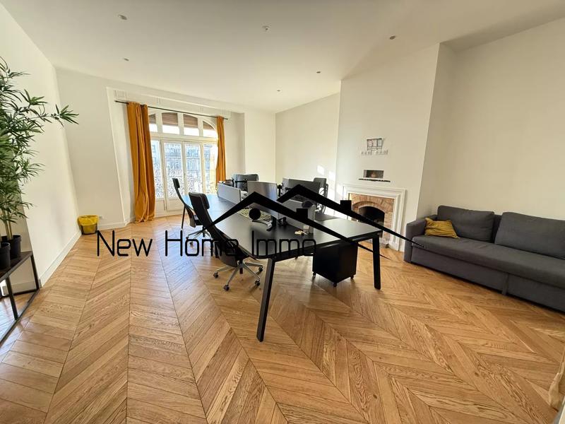 Appartement - 220 m² - 5 pièces