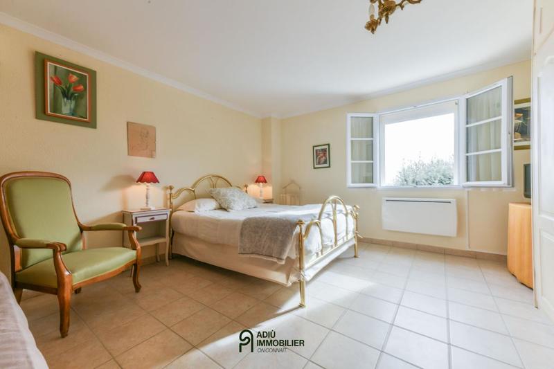 Villa - 244 m² - 10 pièces