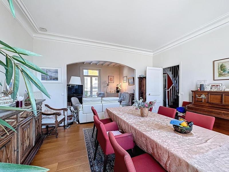 Maison en pierre - 217 m² - 11 pièces