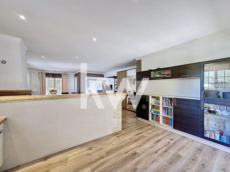 Maison - 245 m² - 8 pièces