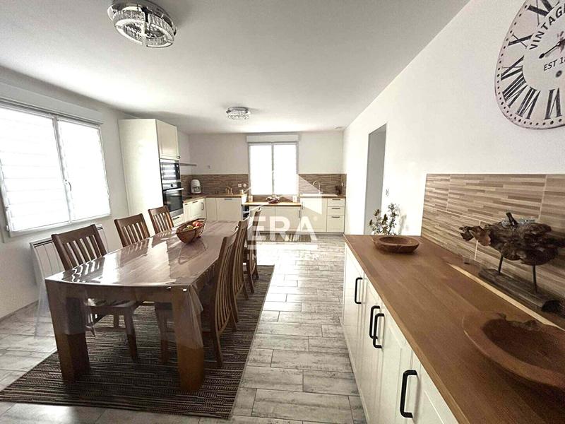 Maison - 98 m² - 5 pièces