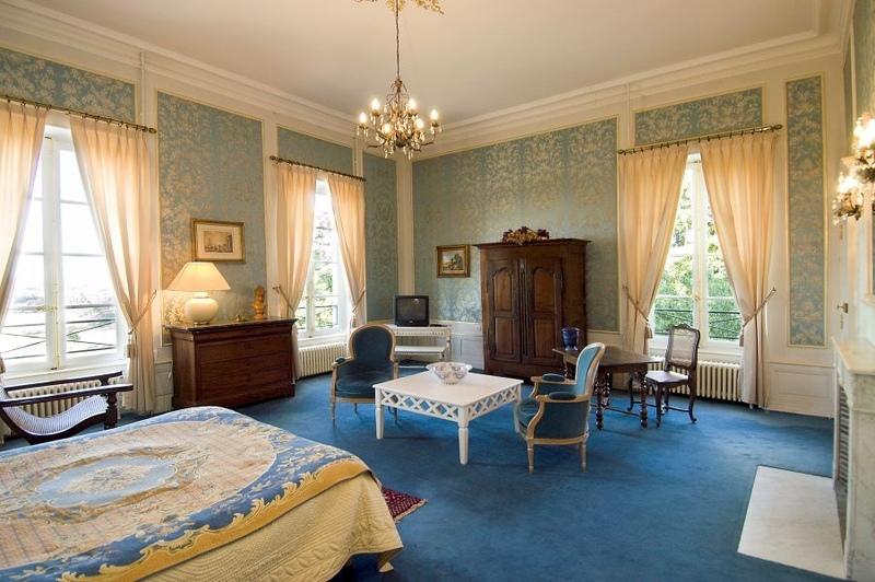 Propriété - 1 425 m² - 24 pièces