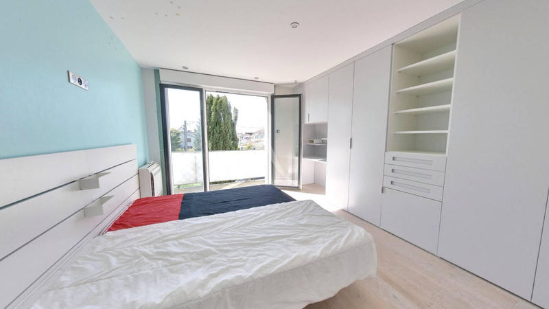 Maison - 255 m² - 7 pièces
