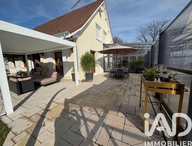 Maison - 286 m² - 9 pièces