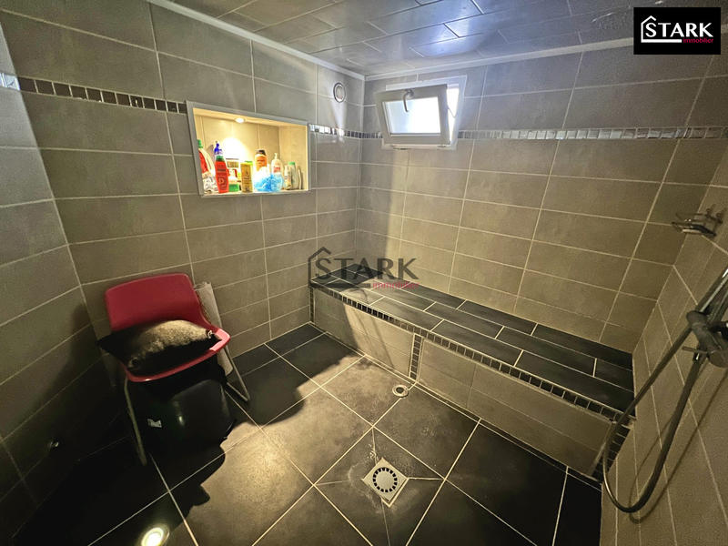 Maison - 170 m² - 8 pièces