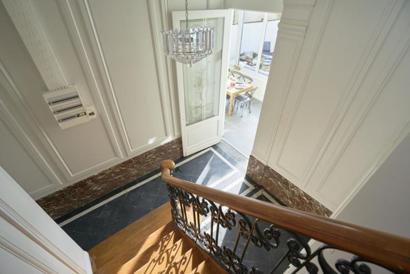 Maison - 233 m² - 11 pièces