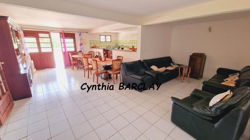 Maison - 300 m² - 8 pièces