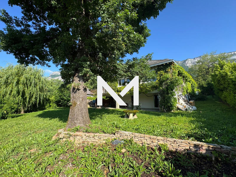 Maison - 162 m² - 8 pièces