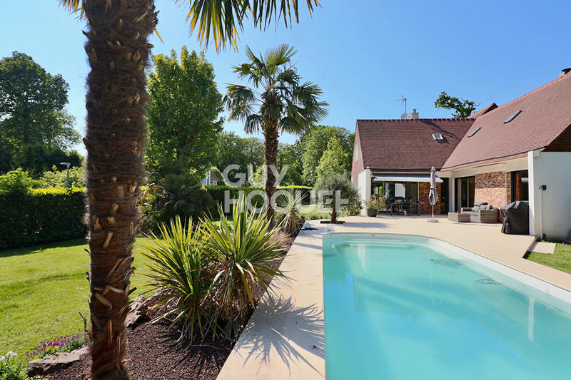 Maison - 244 m² - 8 pièces