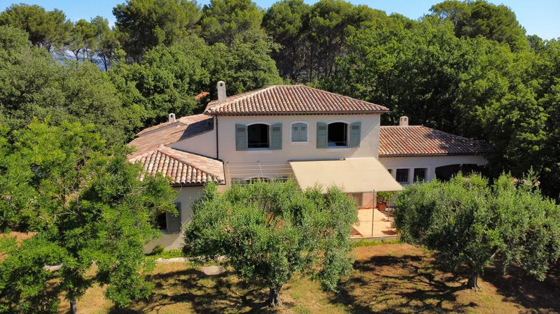 Villa - 285 m² - 6 pièces