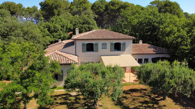 Villa - 285 m² - 6 pièces