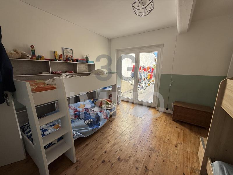 Maison - 214 m² - 6 pièces