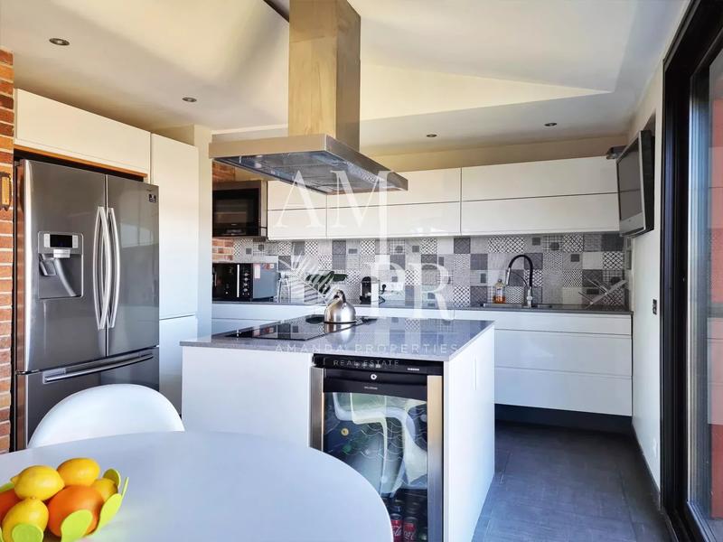 Villa - 301 m² - 8 pièces