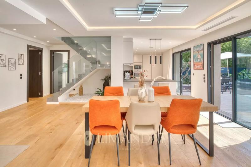 Villa - 260 m² - 8 pièces