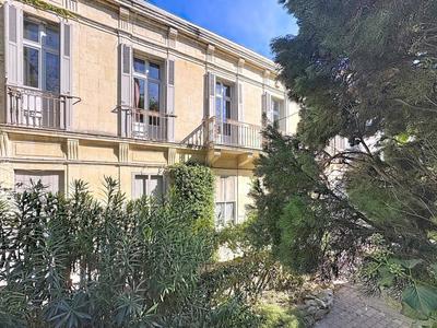 Propriété - 270 m² - 9 pièces