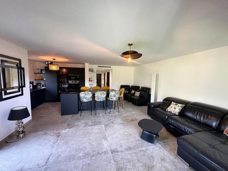 Appartement - 95 m² - 4 pièces