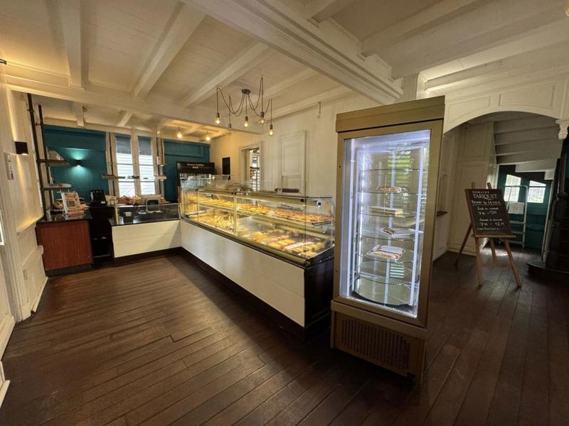 Local commercial - 467 m² - 12 pièces