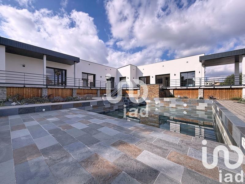 Maison - 207 m² - 6 pièces