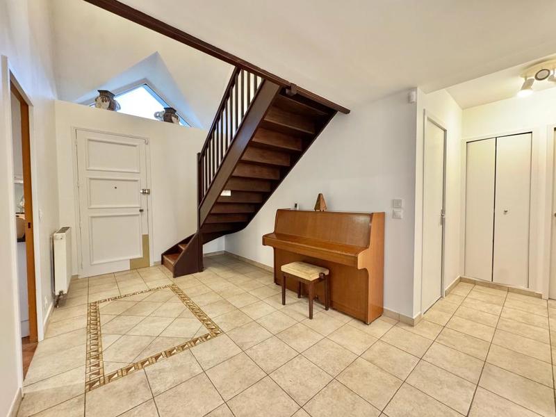 Maison - 220 m² - 6 pièces