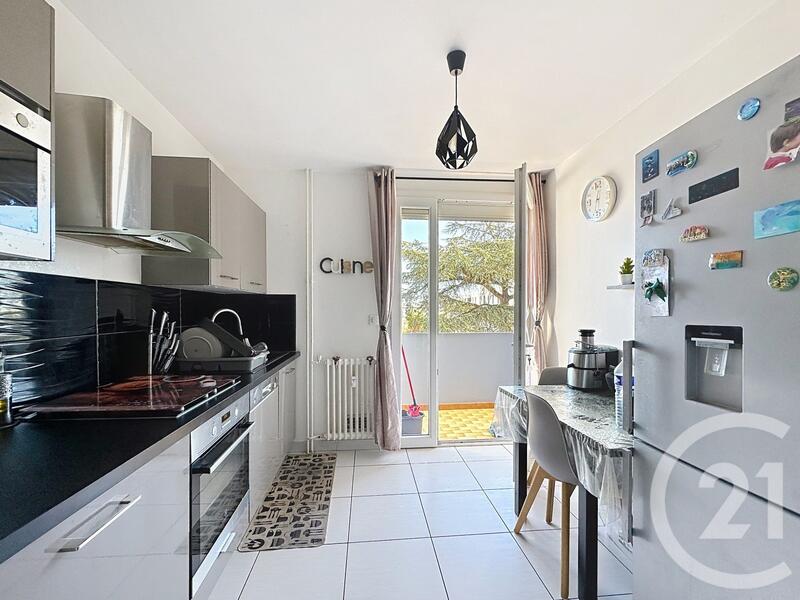 Appartement - 90 m² - 5 pièces