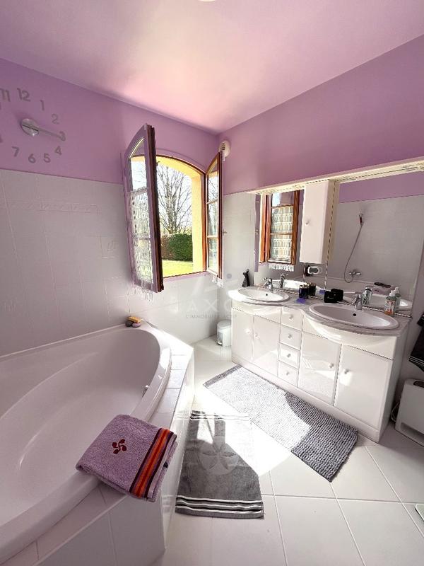 Maison - 215 m² - 6 pièces