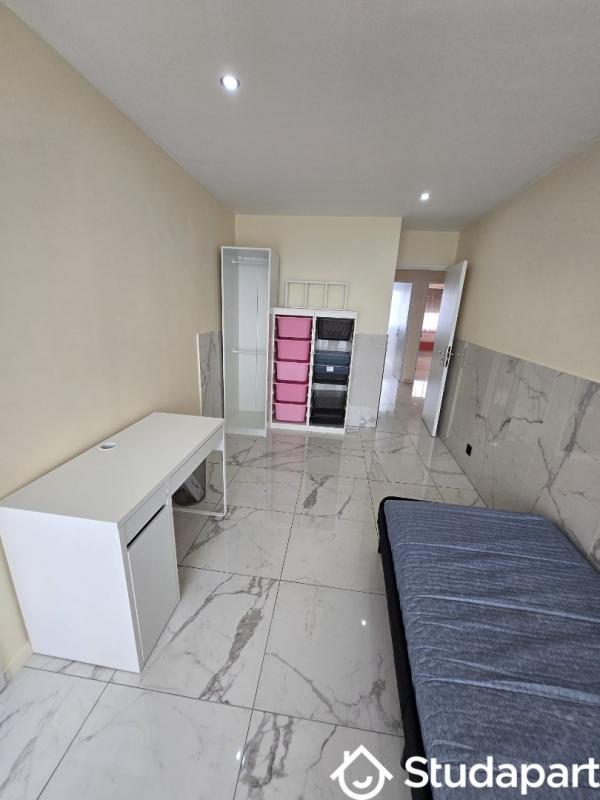 Chambre - 12 m² - 1 pièce