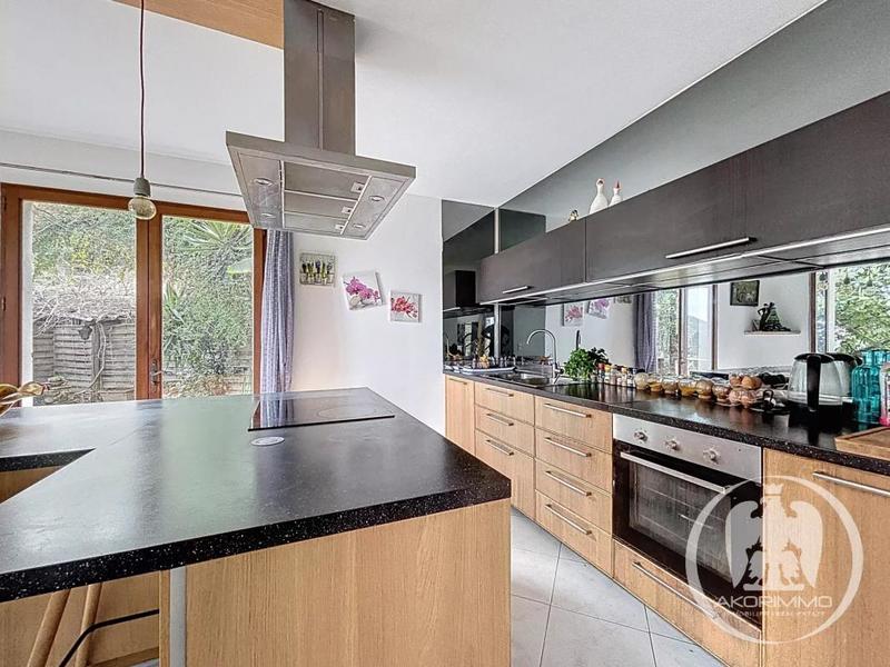 Villa - 300 m² - 8 pièces