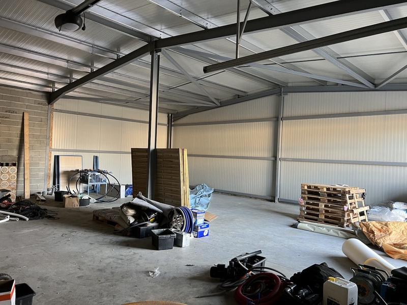 Local commercial - 1 266 m² - 3 pièces