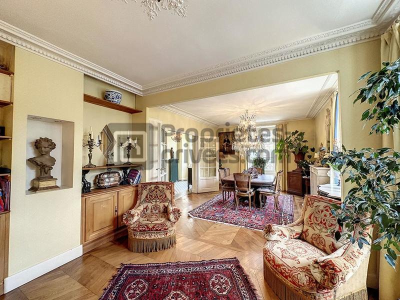 Propriété - 266 m² - 11 pièces