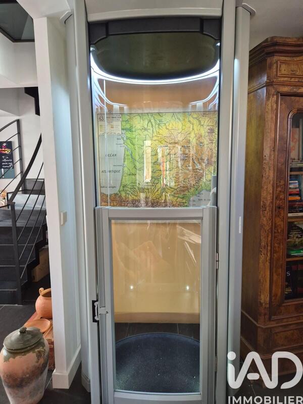 Maison - 220 m² - 5 pièces