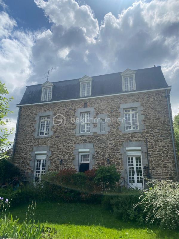 Maison de ville - 326 m² - 8 pièces