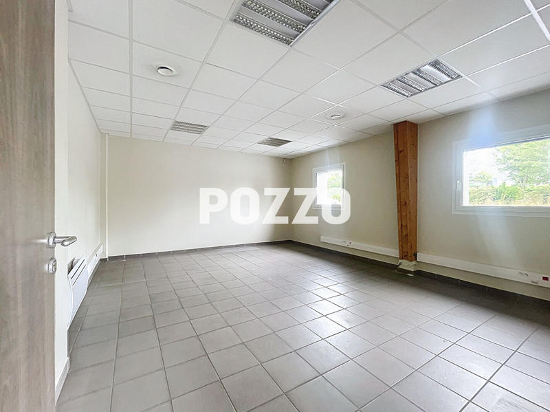 Local d'activité / Entrepôt - 798 m² - 9 pièces