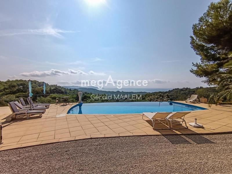 Maison - 250 m² - 7 pièces