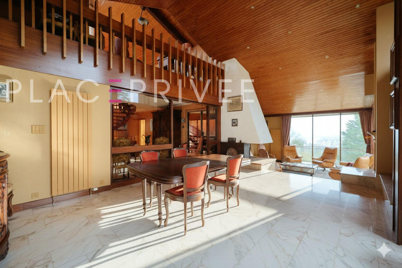 Maison - 338 m² - 12 pièces