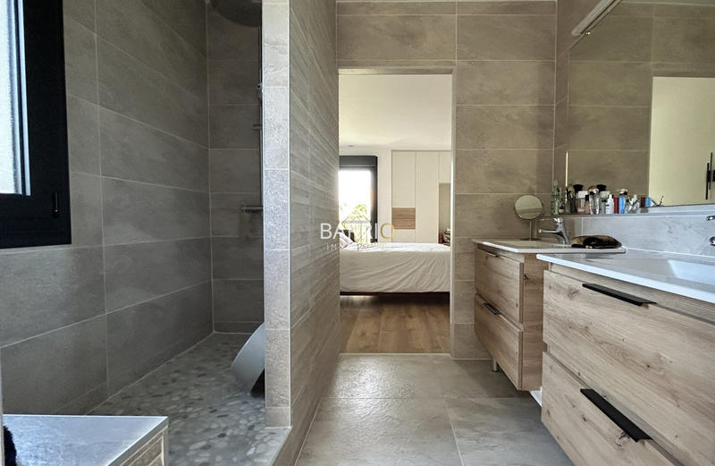 Villa - 240 m² - 6 pièces