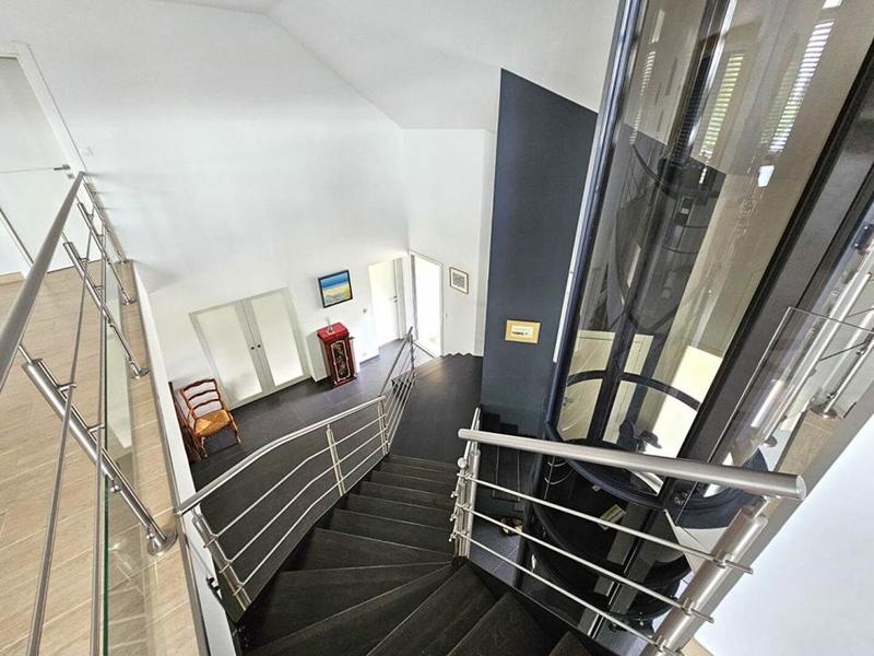 Maison - 530 m² - 10 pièces