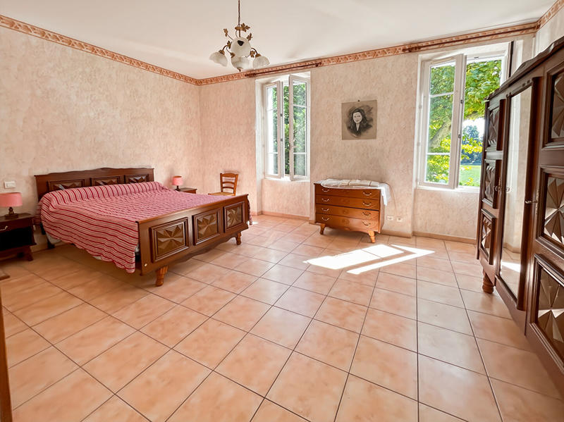 Maison - 263 m² - 9 pièces