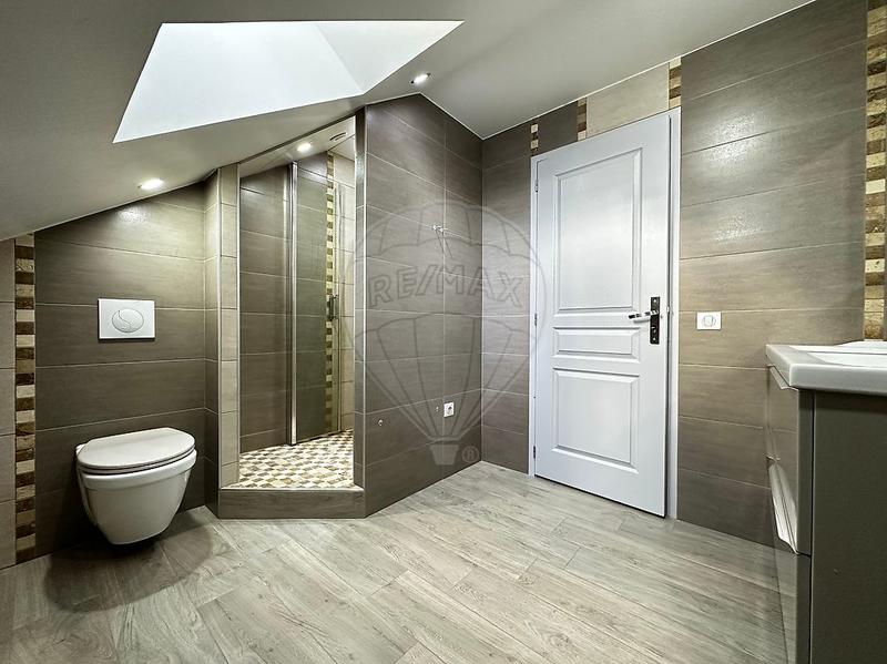 Pavillon - 225 m² - 9 pièces