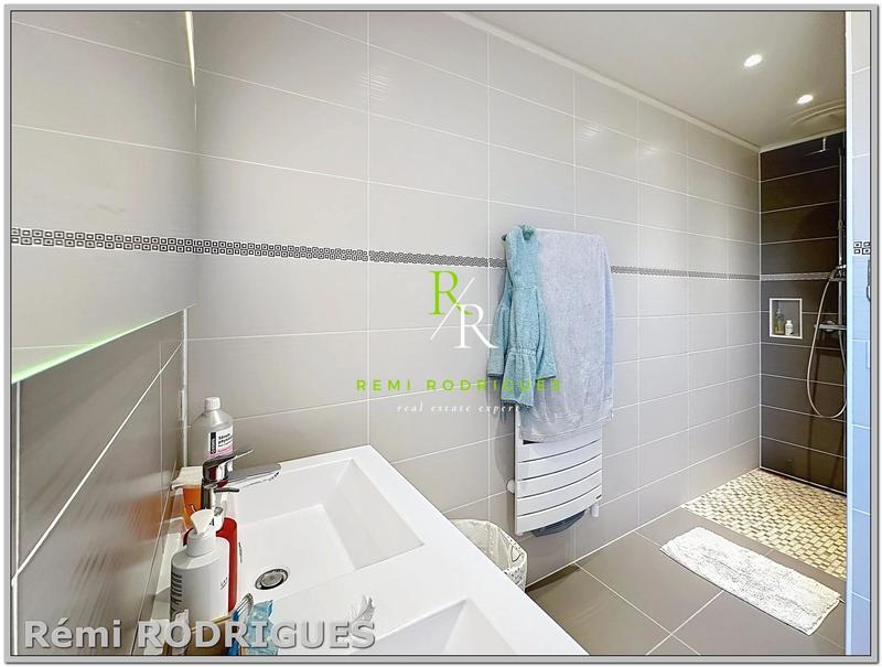 Maison - 196 m² - 7 pièces