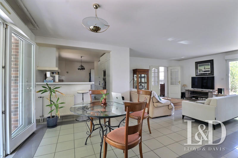 Maison contemporaine - 230 m² - 9 pièces