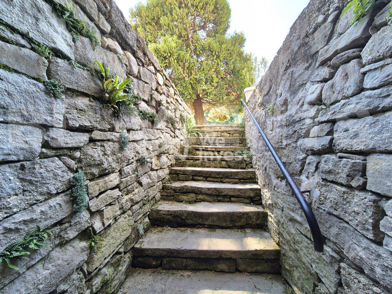 Maison - 322 m² - 9 pièces