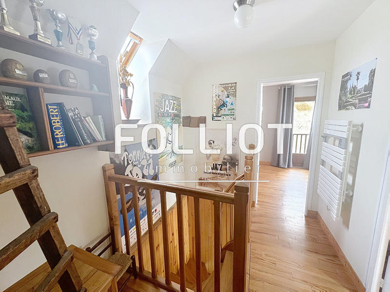 Maison - 208 m² - 10 pièces