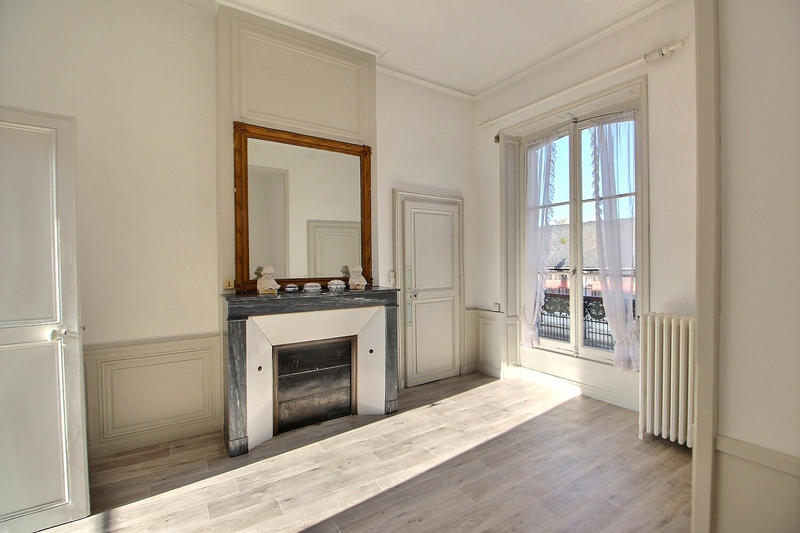 Demeure - 255 m² - 8 pièces